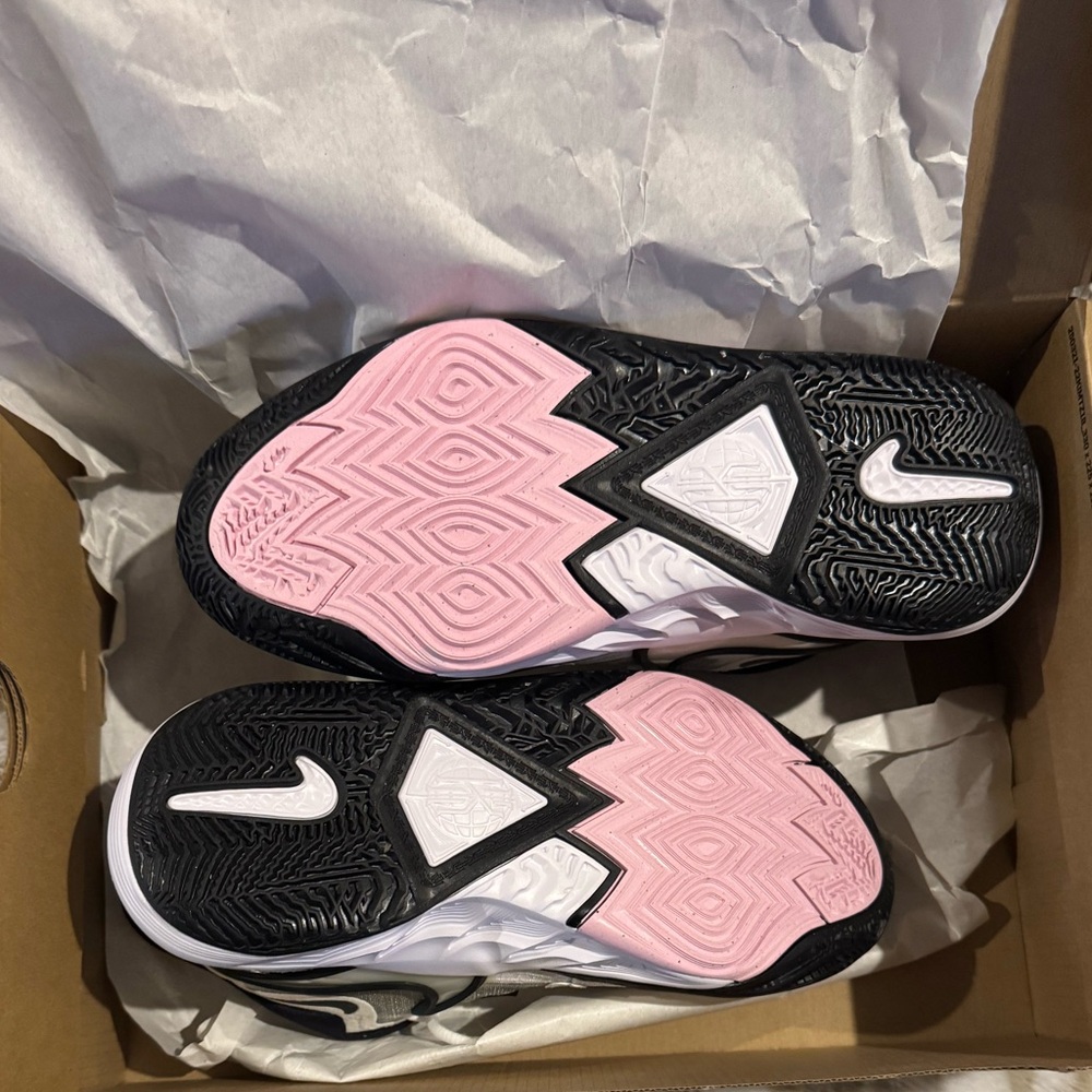 ✨ NIB Nike Sneakers Various Sizes ✨ - Picture 3 of 5